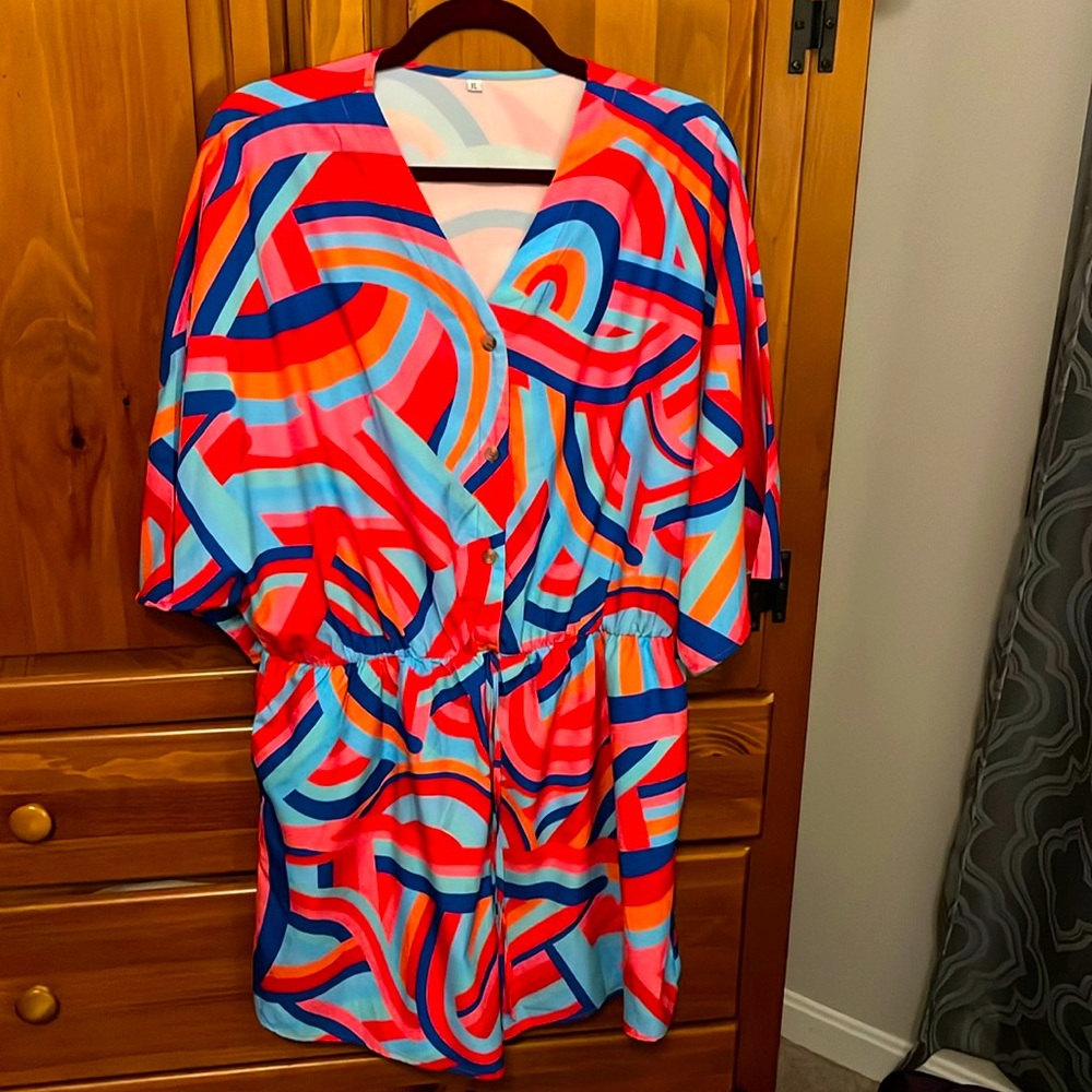 Super fun romper has a 70’s vintage looking print.